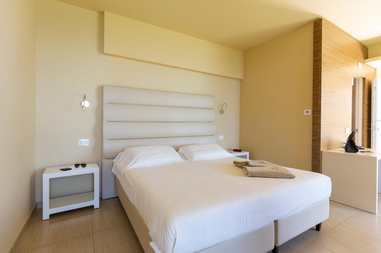 Blue Bay Resort Capo Vaticano Exterior foto