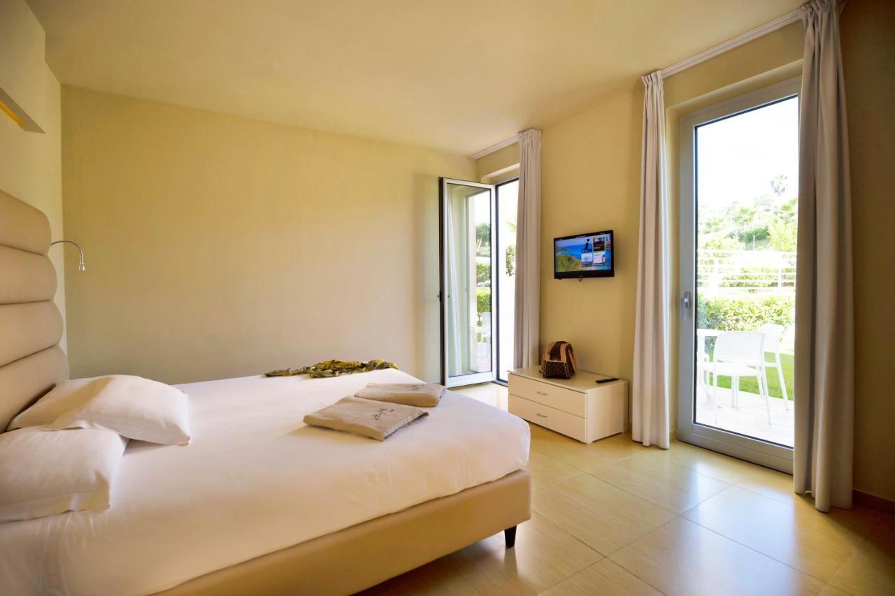 Blue Bay Resort Capo Vaticano Exterior foto