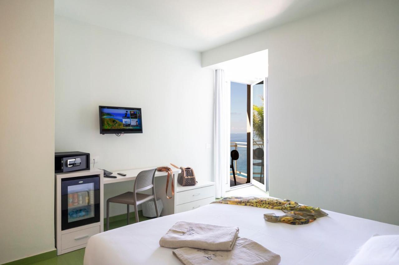 Blue Bay Resort Capo Vaticano Exterior foto