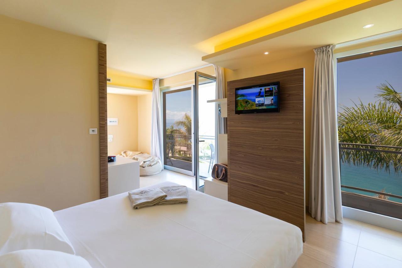 Blue Bay Resort Capo Vaticano Exterior foto